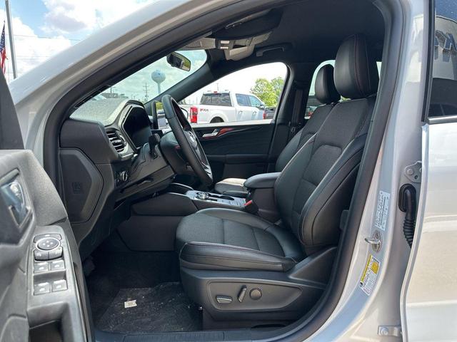Photo of 2025 Space Silver Metallic Ford Escape