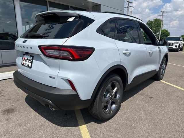 Photo of 2025 Space Silver Metallic Ford Escape