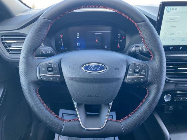 Photo of 2025 Star White Metallic Tri-Coat Ford Escape