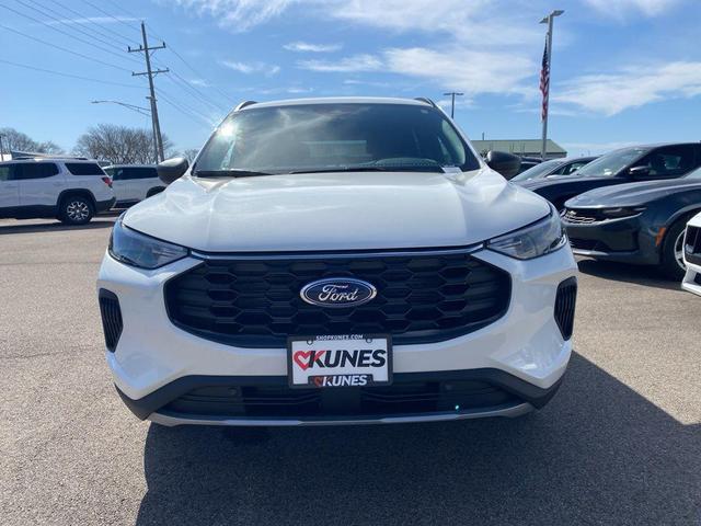 Photo of 2025 Star White Metallic Tri-Coat Ford Escape