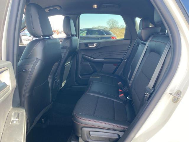 Photo of 2025 Star White Metallic Tri-Coat Ford Escape