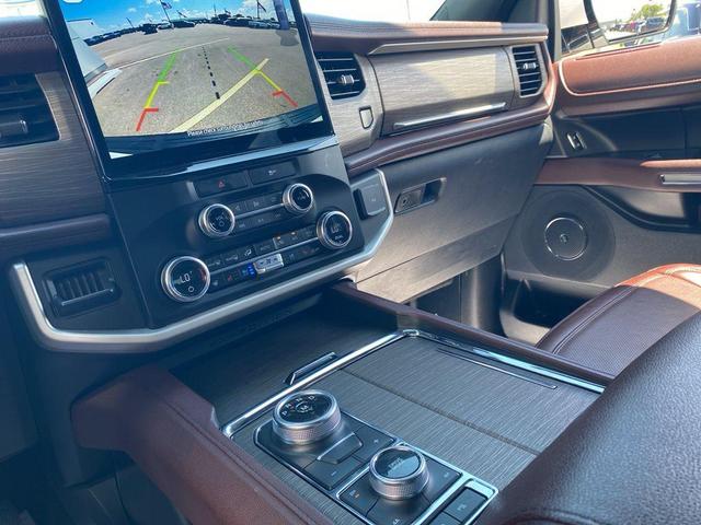 Photo of 2023 Star White Metallic Tri-Coat Ford Expedition