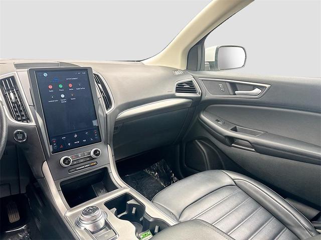 Photo of 2022 OXFORD WHITE Ford Edge