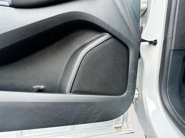 Photo of 2022 OXFORD WHITE Ford Edge