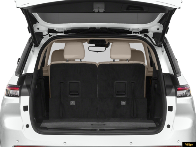 Photo of 2022 Diamond Black Crystal Pearlcoat Jeep Grand Cherokee L