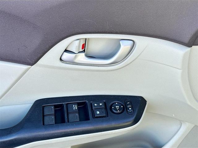 Photo of 2012 Taffeta White Honda Civic