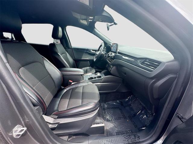 Photo of 2024 CARBONIZED GRAY METALLIC Ford Escape
