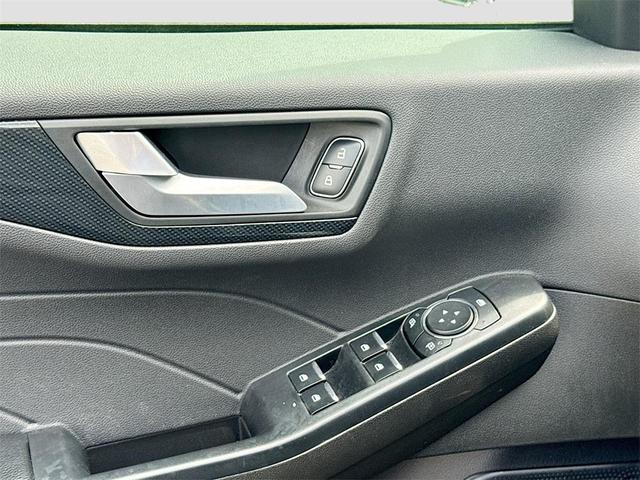 Photo of 2024 CARBONIZED GRAY METALLIC Ford Escape
