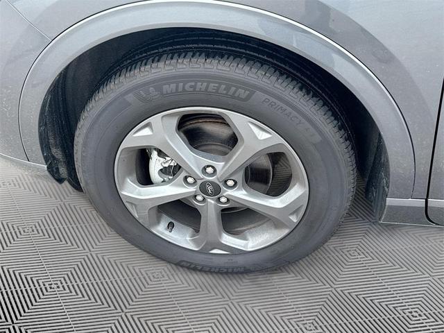 Photo of 2024 CARBONIZED GRAY METALLIC Ford Escape