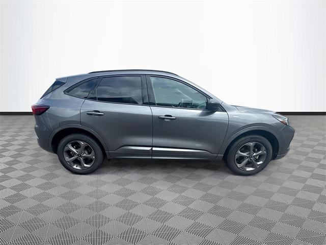 Photo of 2024 CARBONIZED GRAY METALLIC Ford Escape