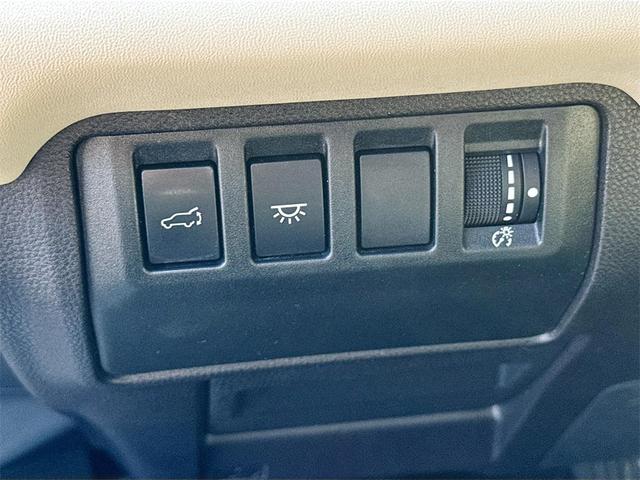 Photo of 2023 Crystal White Pearl Subaru Ascent