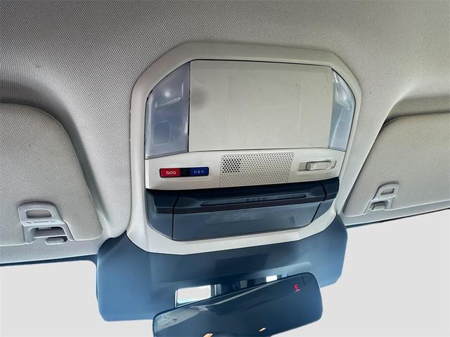 Photo of 2023 Crystal White Pearl Subaru Ascent