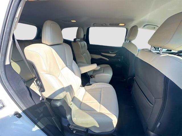 Photo of 2023 Crystal White Pearl Subaru Ascent