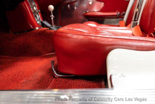 Photo of 1961 White Chevrolet Corvette