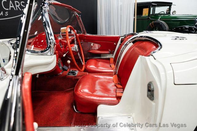 Photo of 1961 White Chevrolet Corvette