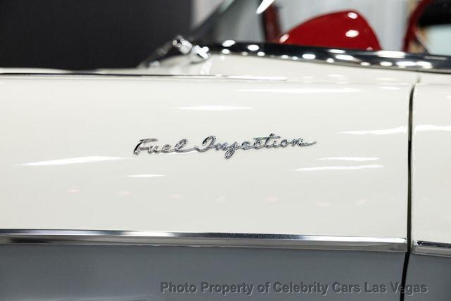 Photo of 1961 White Chevrolet Corvette