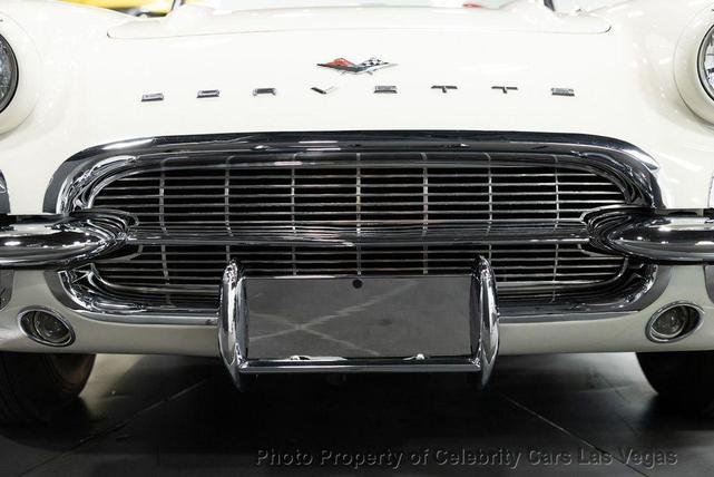 Photo of 1961 White Chevrolet Corvette