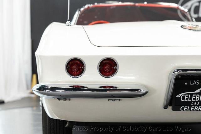 Photo of 1961 White Chevrolet Corvette