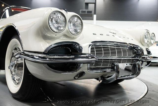 Photo of 1961 White Chevrolet Corvette