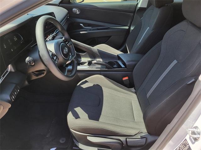 Photo of 2024 White Hyundai ELANTRA