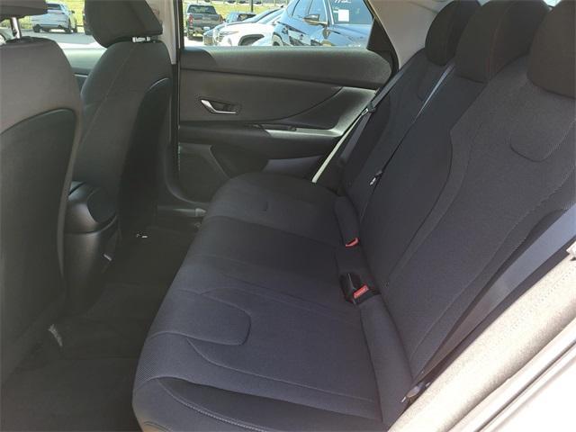 Photo of 2024 White Hyundai ELANTRA