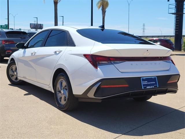 Photo of 2024 White Hyundai ELANTRA