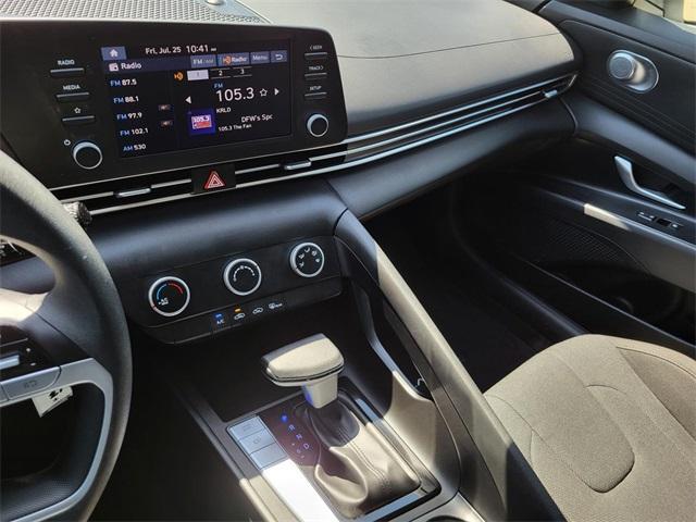 Photo of 2024 White Hyundai ELANTRA