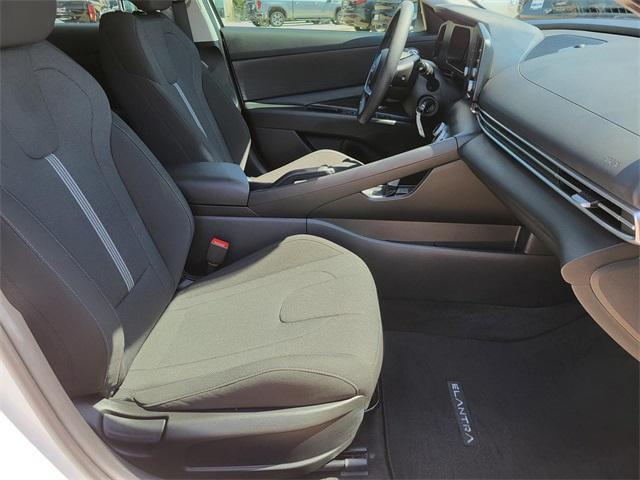 Photo of 2024 White Hyundai ELANTRA