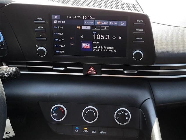 Photo of 2024 White Hyundai ELANTRA