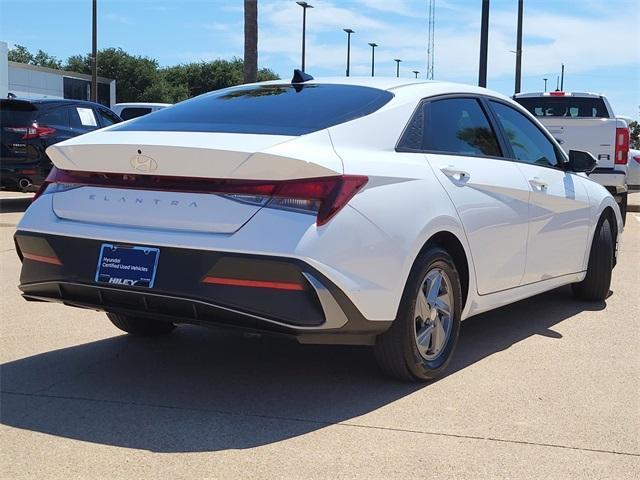 Photo of 2024 White Hyundai ELANTRA