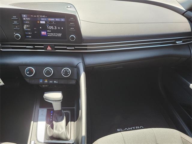 Photo of 2024 White Hyundai ELANTRA