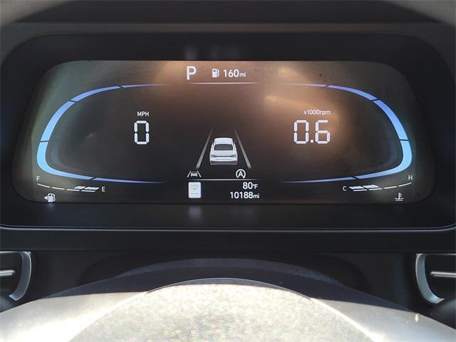 Photo of 2024 White Hyundai ELANTRA