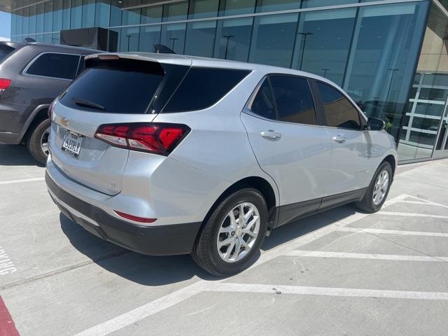 Photo of 2022 Silver Ice Metallic Chevrolet Equinox