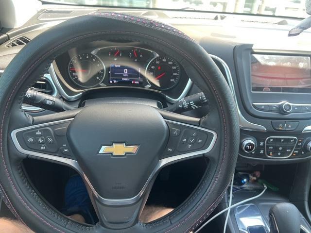 Photo of 2022 Silver Ice Metallic Chevrolet Equinox