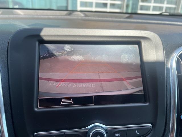 Photo of 2022 Silver Ice Metallic Chevrolet Equinox