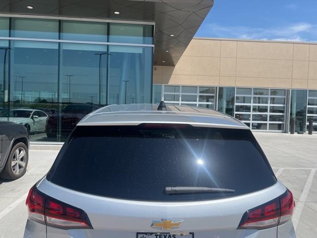 Photo of 2022 Silver Ice Metallic Chevrolet Equinox