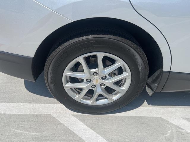 Photo of 2022 Silver Ice Metallic Chevrolet Equinox