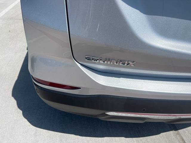 Photo of 2022 Silver Ice Metallic Chevrolet Equinox