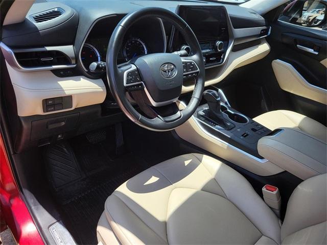 Photo of 2023 Ruby Flare Pearl Toyota Highlander Hybrid