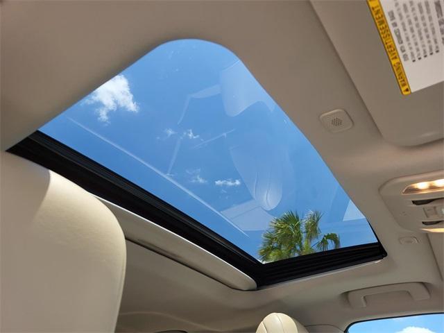 Photo of 2023 Ruby Flare Pearl Toyota Highlander Hybrid