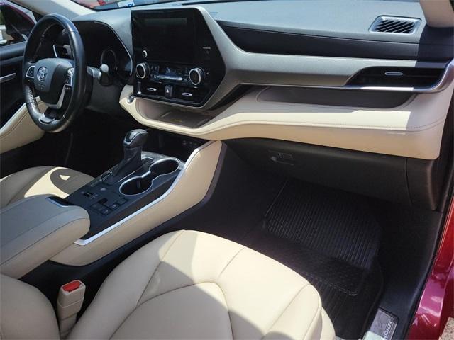 Photo of 2023 Ruby Flare Pearl Toyota Highlander Hybrid