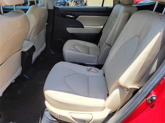 Photo of 2023 Ruby Flare Pearl Toyota Highlander Hybrid