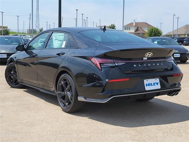 Photo of 2025 Black Hyundai ELANTRA