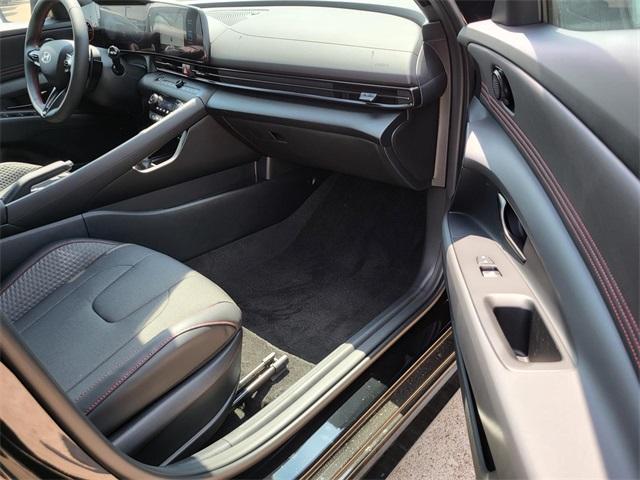 Photo of 2025 Black Hyundai ELANTRA