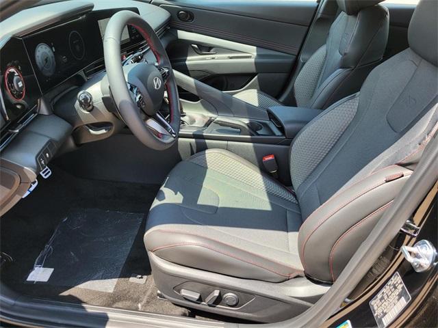 Photo of 2025 Black Hyundai ELANTRA
