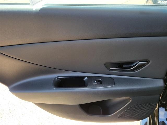 Photo of 2025 Black Hyundai ELANTRA