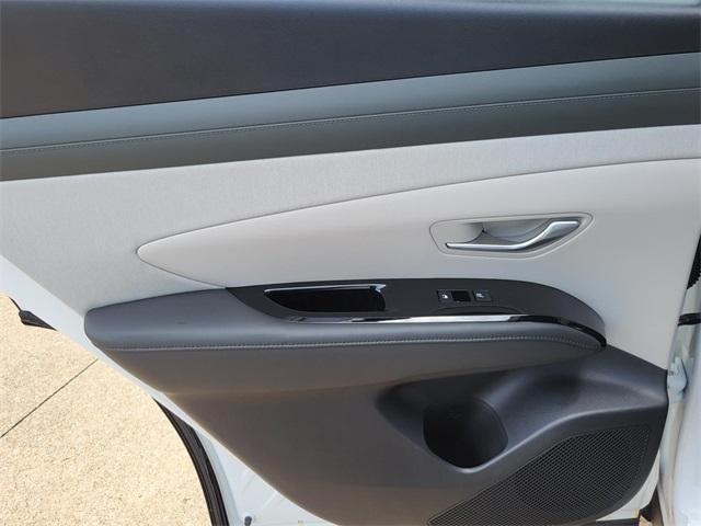 Photo of 2025 White Pearl Hyundai TUCSON