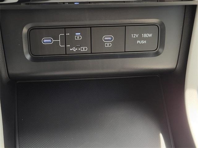 Photo of 2025 White Pearl Hyundai TUCSON