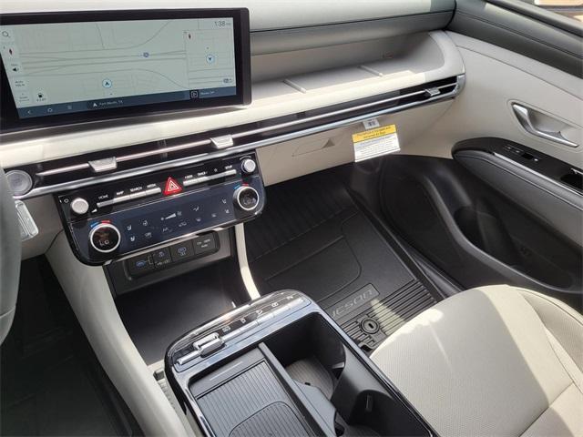 Photo of 2025 White Pearl Hyundai TUCSON