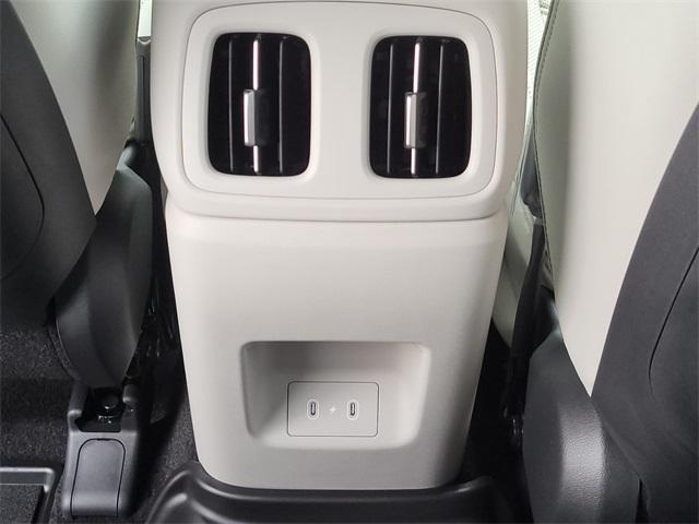 Photo of 2025 White Pearl Hyundai TUCSON
